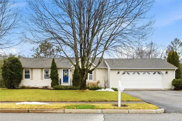 4 Melrose DR, Coventry, RI 02816