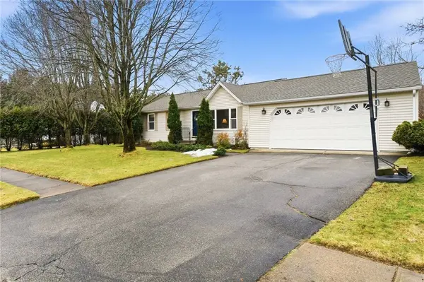 4 Melrose DR, Coventry, RI 02816