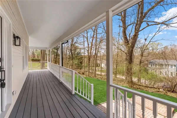 65 Village Hill LN, North Kingstown, RI 02852