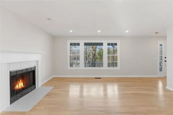 65 Village Hill LN, North Kingstown, RI 02852