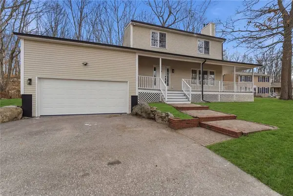 65 Village Hill LN, North Kingstown, RI 02852