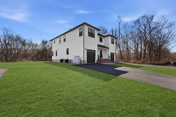 142 Fisher St #A, Attleboro, MA 02703