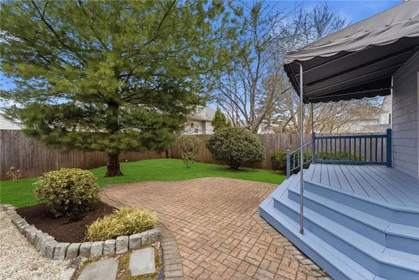 41 Whitcomb RD, East Providence, RI 02915