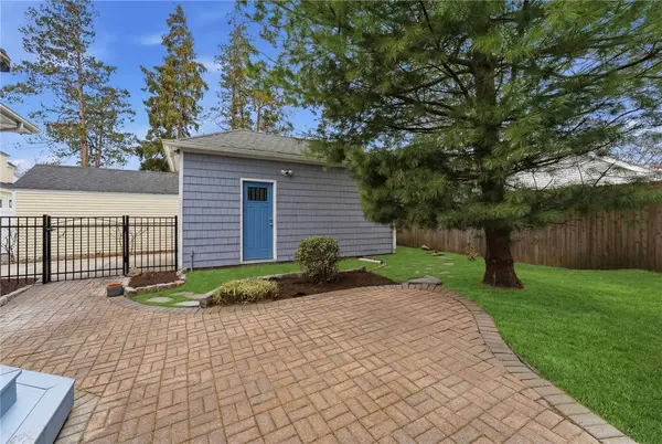 41 Whitcomb RD, East Providence, RI 02915