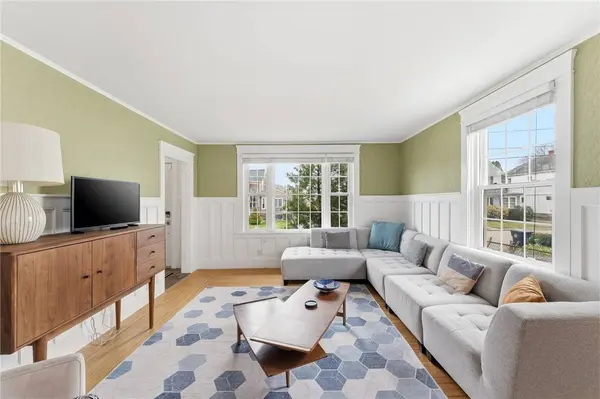 41 Whitcomb RD, East Providence, RI 02915