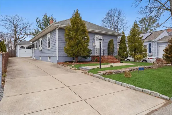 41 Whitcomb RD, East Providence, RI 02915