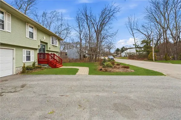 48 Roger Williams DR, Johnston, RI 02919