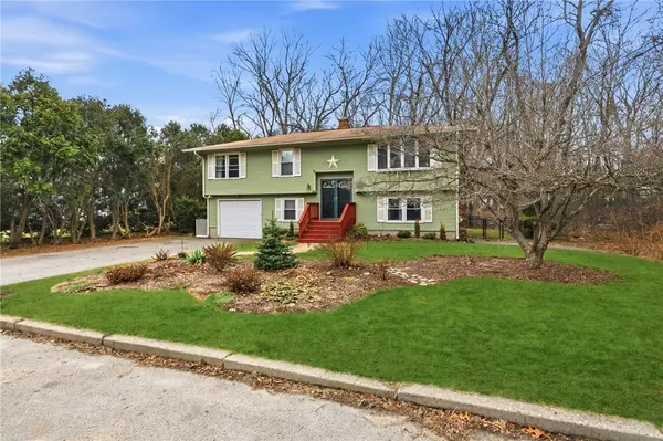 48 Roger Williams DR, Johnston, RI 02919