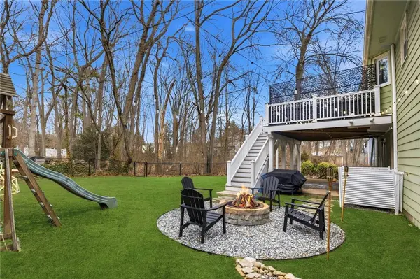 48 Roger Williams DR, Johnston, RI 02919