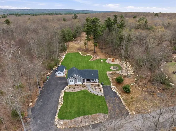 380 Ledge RD, Coventry, RI 02816