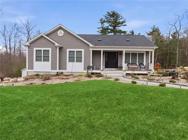 380 Ledge RD, Coventry, RI 02816