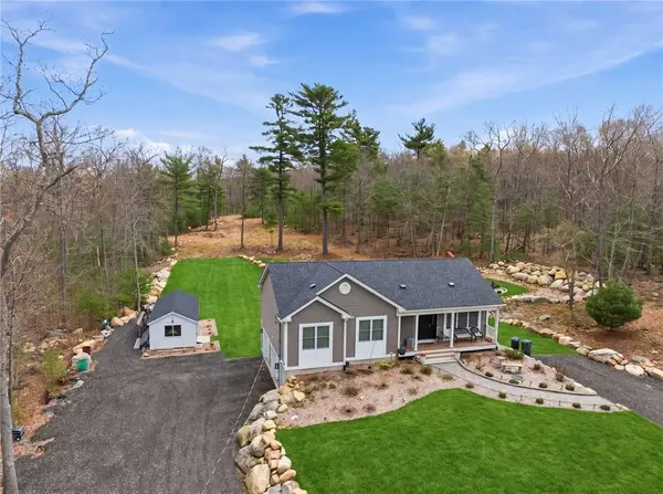 380 Ledge RD, Coventry, RI 02816