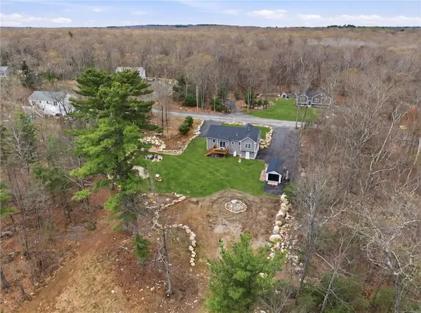 380 Ledge RD, Coventry, RI 02816