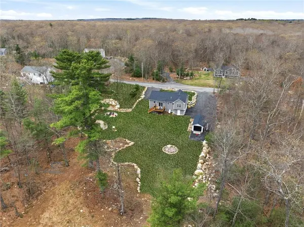 380 Ledge RD, Coventry, RI 02816