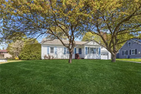 15 Valley View DR, Cumberland, RI 02864