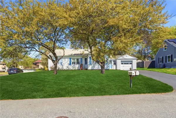 15 Valley View DR, Cumberland, RI 02864