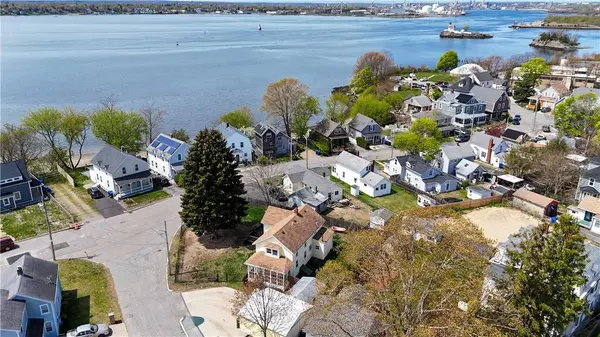 40 Jackson AVE, East Providence, RI 02915