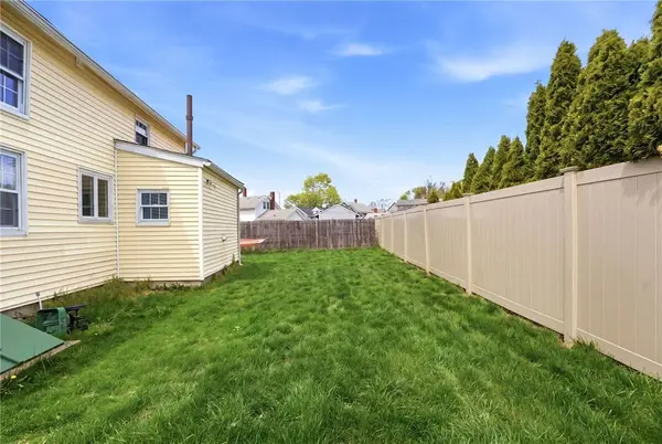 40 Jackson AVE, East Providence, RI 02915