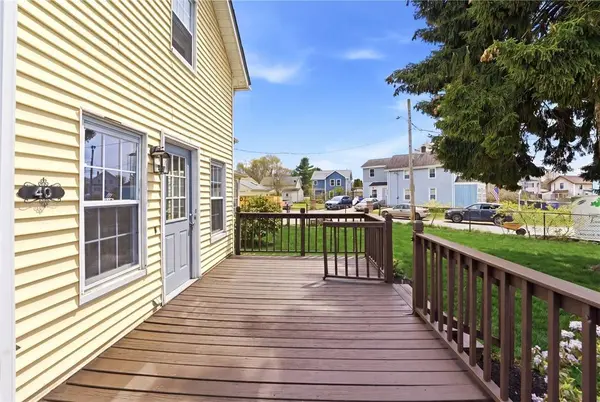 40 Jackson AVE, East Providence, RI 02915