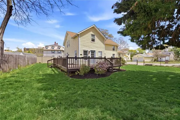 40 Jackson AVE, East Providence, RI 02915