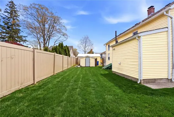 40 Jackson AVE, East Providence, RI 02915