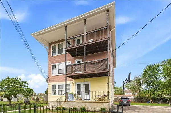 612 Rathbun ST, Blackstone, MA 01504