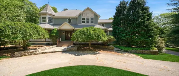 396 Love LN, Warwick, RI 02818