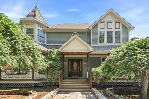 396 Love LN, Warwick, RI 02818