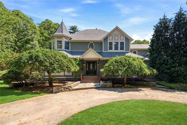 396 Love LN, Warwick, RI 02818