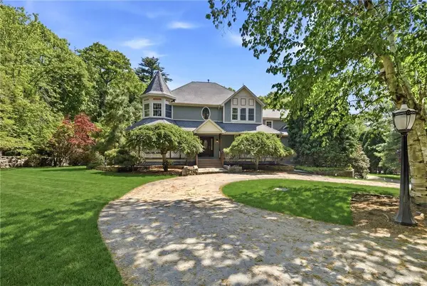 396 Love LN, Warwick, RI 02818