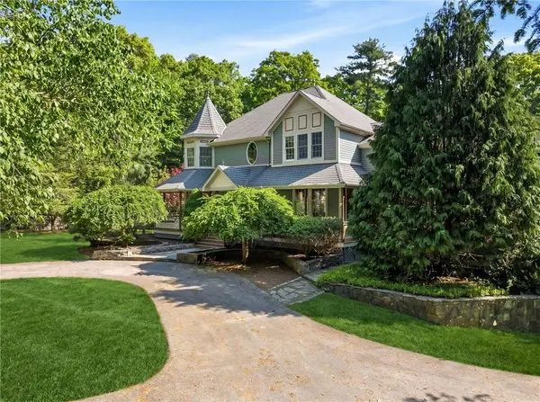 396 Love LN, Warwick, RI 02818