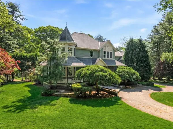 396 Love LN, Warwick, RI 02818