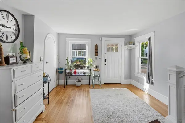 78 Cedar ST, Johnston, RI 02919