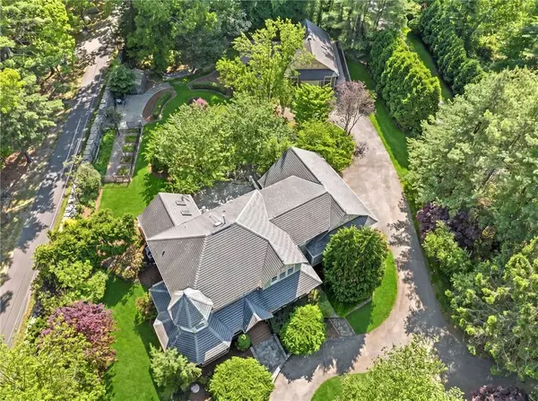 396 Love LN, Warwick, RI 02818
