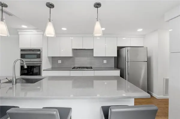 31 Seabreeze LN, Bristol, RI 02809