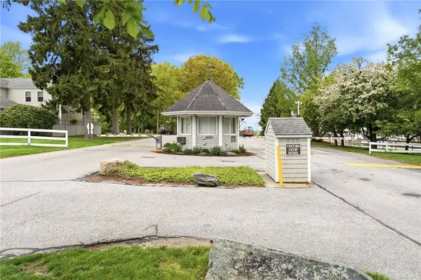 31 Seabreeze LN, Bristol, RI 02809