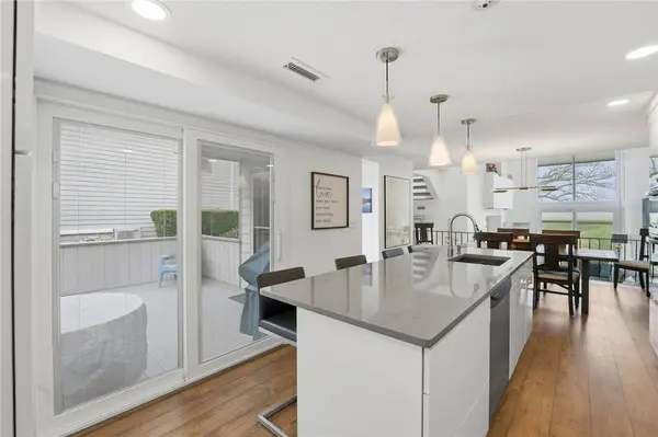 31 Seabreeze LN, Bristol, RI 02809