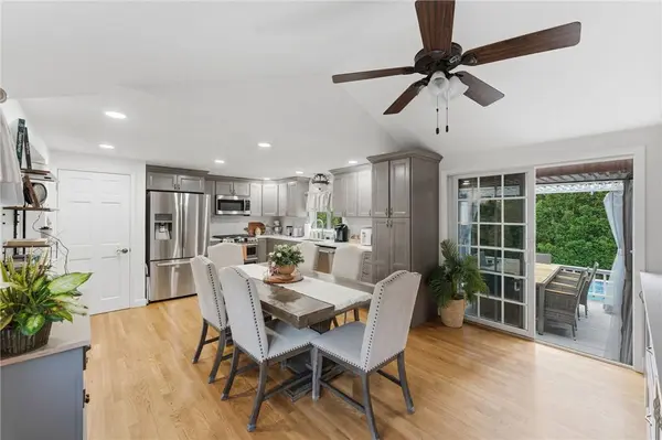81 Mount View DR, Cranston, RI 02920