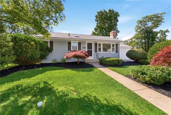 81 Mount View DR, Cranston, RI 02920