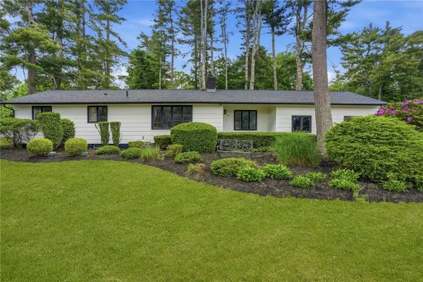 9 Apple Blossom LN, Coventry, RI 02816