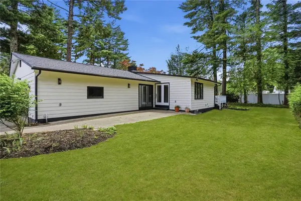9 Apple Blossom LN, Coventry, RI 02816