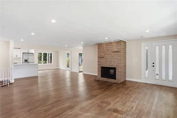 9 Apple Blossom LN, Coventry, RI 02816