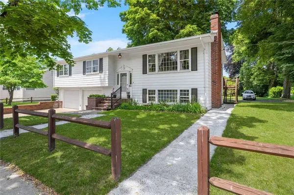 9 Katherine RD, Woonsocket, RI 02895