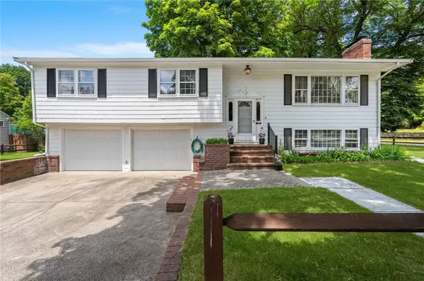 9 Katherine RD, Woonsocket, RI 02895
