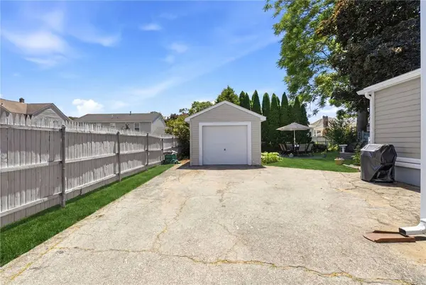 94 Francis AVE, Pawtucket, RI 02860