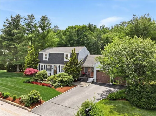 8 Pineridge DR, Smithfield, RI 02917