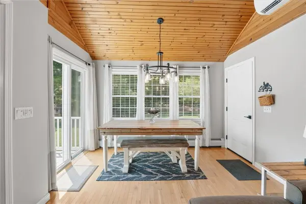 8 Pineridge DR, Smithfield, RI 02917