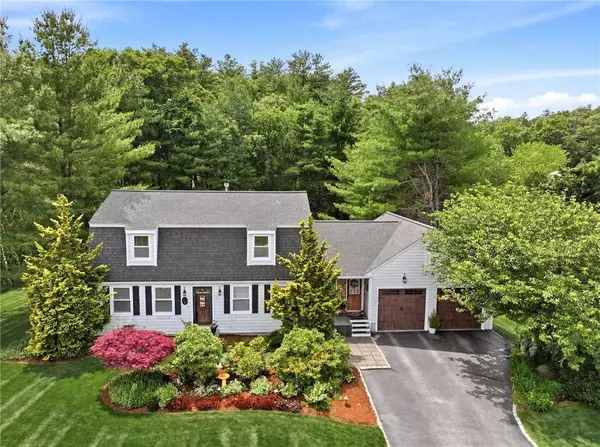 8 Pineridge DR, Smithfield, RI 02917
