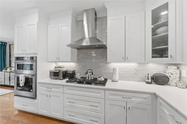685 Curtis Corner RD, South Kingstown, RI 02879