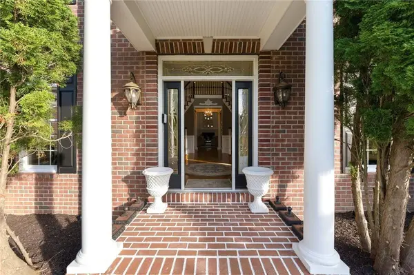 10 Lovegreen LN, East Greenwich, RI 02818